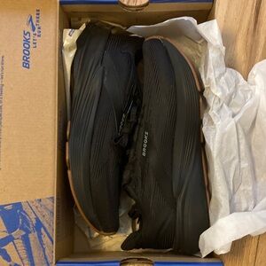Brooks Women's Black Athletic Shoes, new with box, style Revel 8